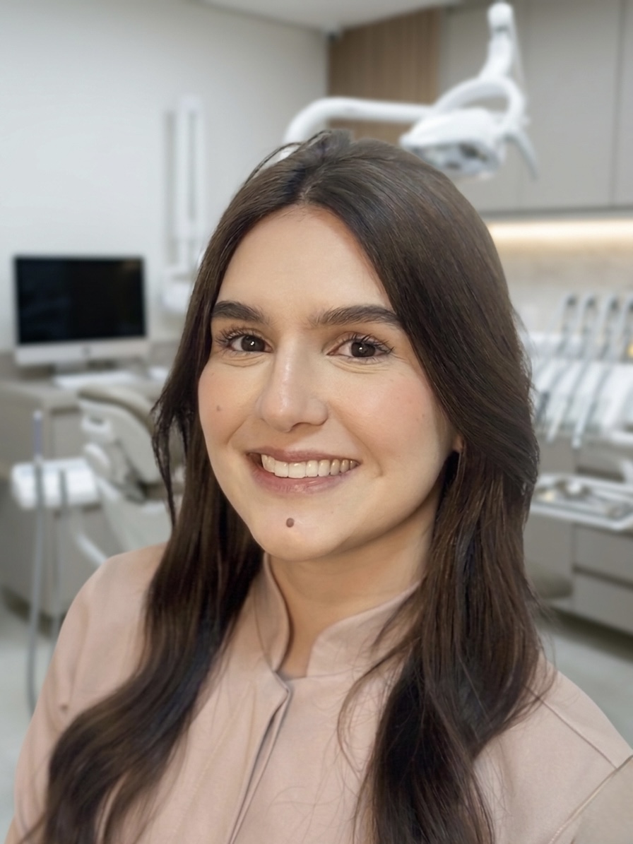 Dra. Kesia Barbosa — Ortodontista em Anápolis GO